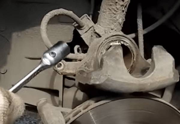 Самостоятельная замена тормозных колодок Nissan Qashqai