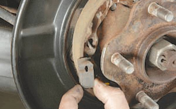 Самостоятельная замена тормозных колодок Nissan Qashqai