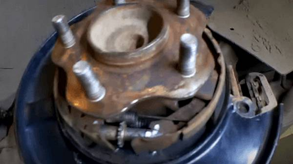 Самостоятельная замена тормозных колодок Nissan Qashqai