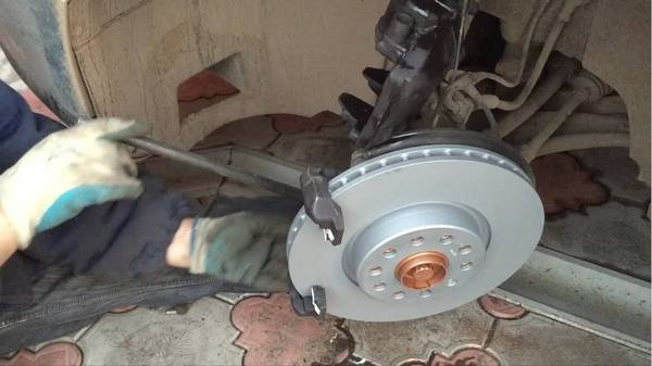 Самостоятельная замена тормозных колодок Nissan Qashqai