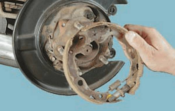 Самостоятельная замена тормозных колодок Nissan Qashqai