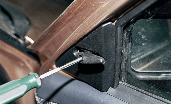 Самостоятельно меняем зеркало заднего вида