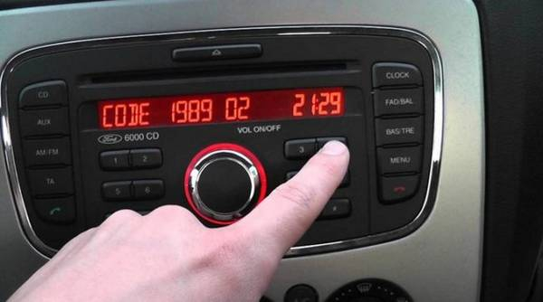Самостоятельно разблокируем магнитолу на Форд Фокус 2