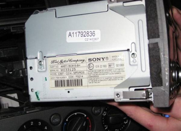 Самостоятельно разблокируем магнитолу на Форд Фокус 2