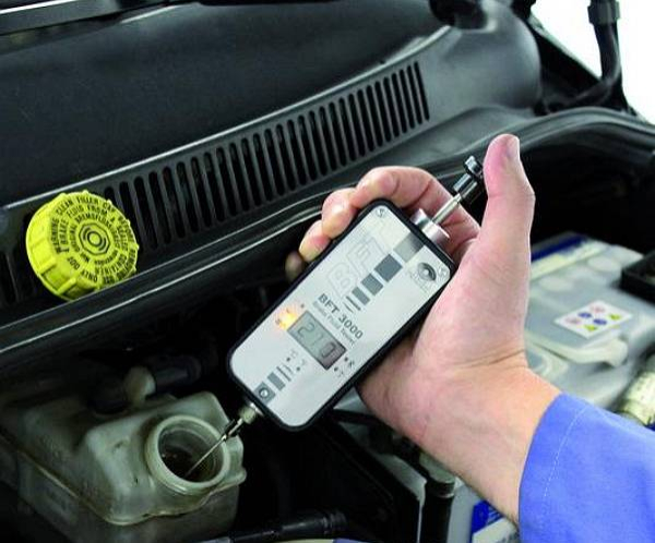 Течёт тормозная жидкость: в чём причина утечки?