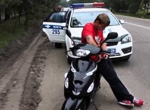 Теперь права на мопед и скутер нужны Теперь права на мопед и скутер нужны