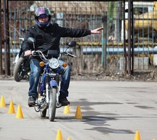 Теперь права на мопед и скутер нужны Теперь права на мопед и скутер нужны