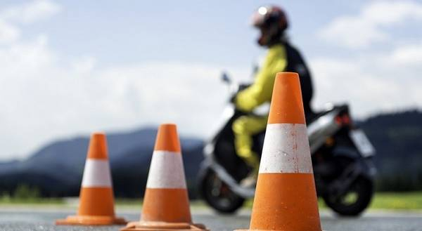 Теперь права на мопед и скутер нужны Теперь права на мопед и скутер нужны