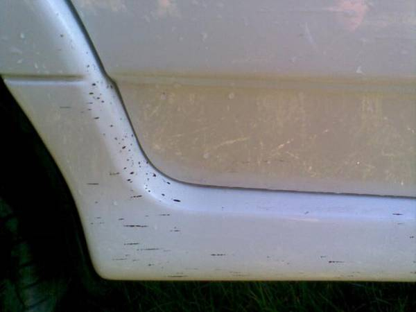 Удаляем битумные пятна с поверхности автомобиля Удаляем битумные пятна с поверхности автомобиля