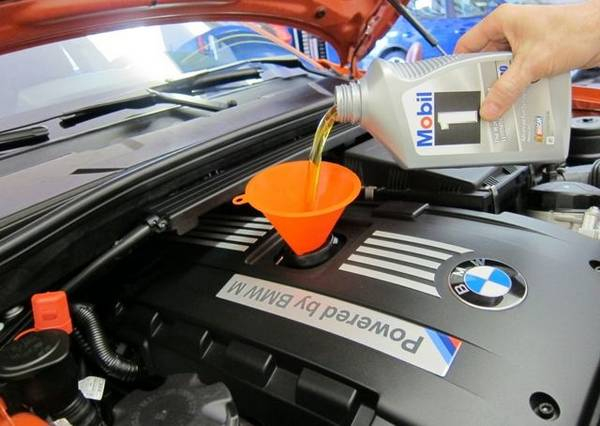 Замена масла в двигателе гарантия стабильности его работы Замена масла в двигателе гарантия стабильности его работы