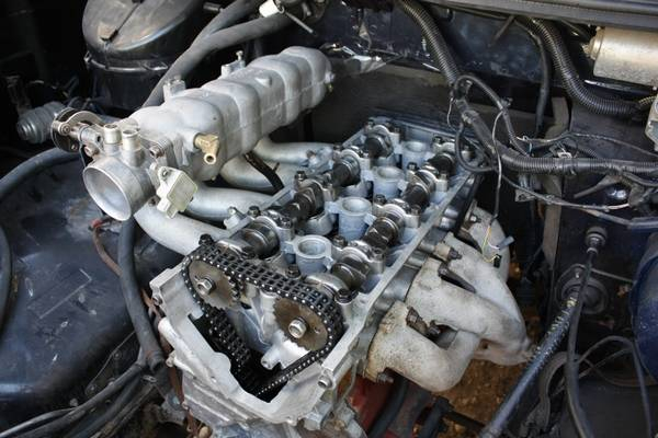 Замена маслосъёмных колпачков без снятия головки Замена маслосъёмных колпачков без снятия головки