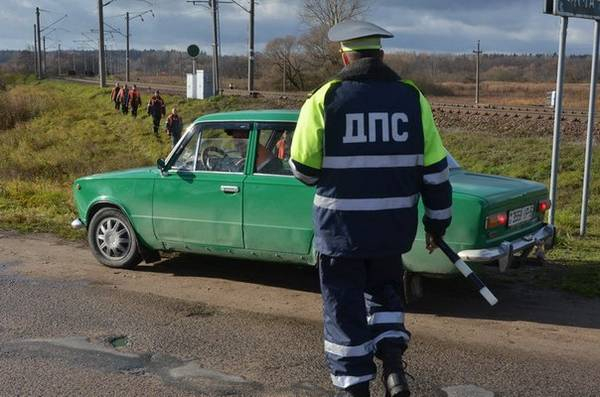 Знак «Движение без остановки запрещено» 25 ПДД Российской Федерации Знак «Движение без остановки запрещено» 25 ПДД Российской Федерации