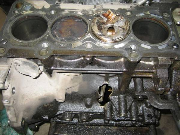 Знакомимся с понятием гидроудар двигателя Что это такое и как ликвидировать его последствия с минимальным ущербом для автомобиля Знакомимся с понятием гидроудар двигателя Что это такое и как ликвидировать его последствия с минимальным ущербом для автомобиля