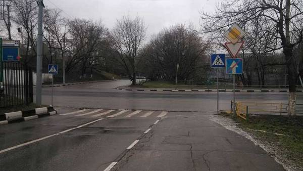 Нерегулируемый перекресток  пересекаем без аварий