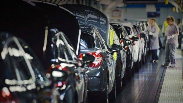 Семейство минивэнов Citroen пополнится механической КПП - специально для России