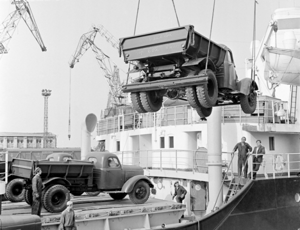 Полуторка нового тысячелетия. Грузить больше, ехать быстрей Полуторка нового тысячелетия. Грузить больше, ехать быстрей